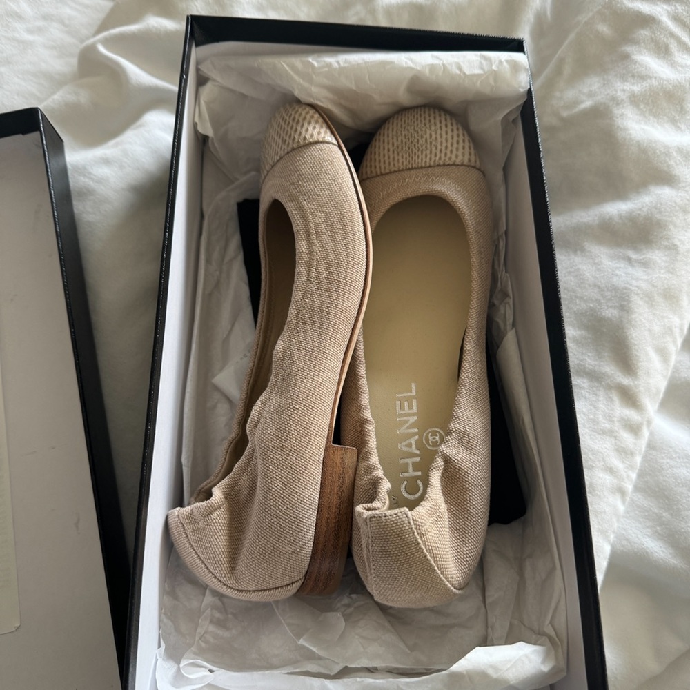 NWT CHANEL BALET FLATS CHANEL SLIPPER 37.5